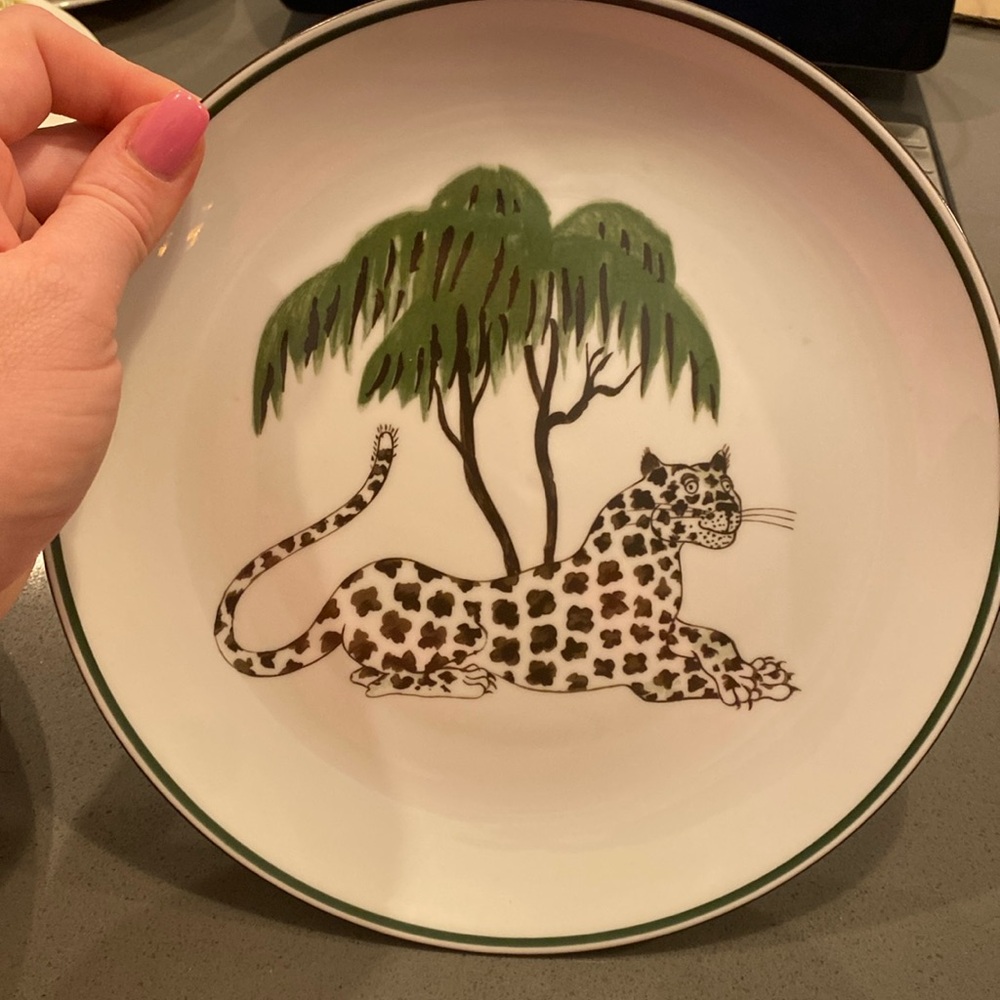 Mottaheda belleek Tiger & cheetah Sir Humphery plates  8 1/2"